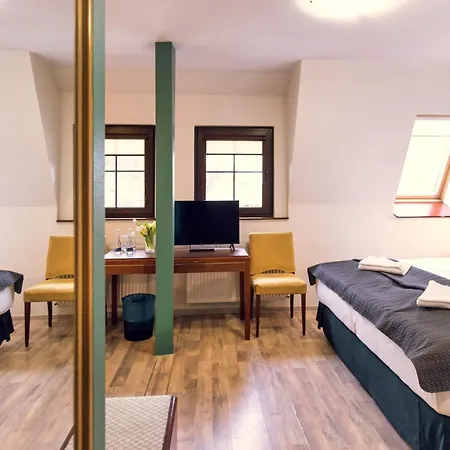 Etna - W Centrum 3* שצ'קלארסקה פוראובה